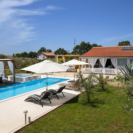 Holiday House Bilos 보드냔 외부 사진