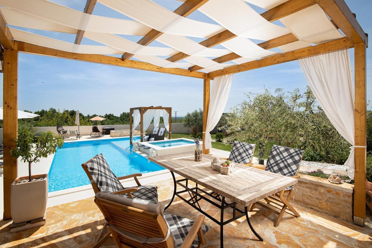 Holiday House Bilos 보드냔 외부 사진