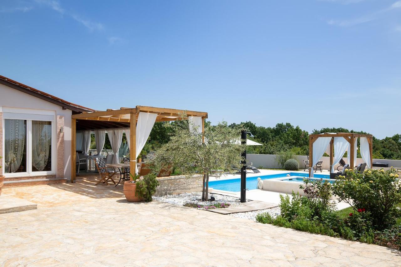 Holiday House Bilos 보드냔 외부 사진