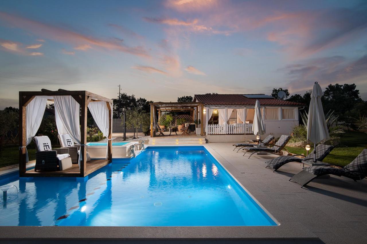 Holiday House Bilos 보드냔 외부 사진