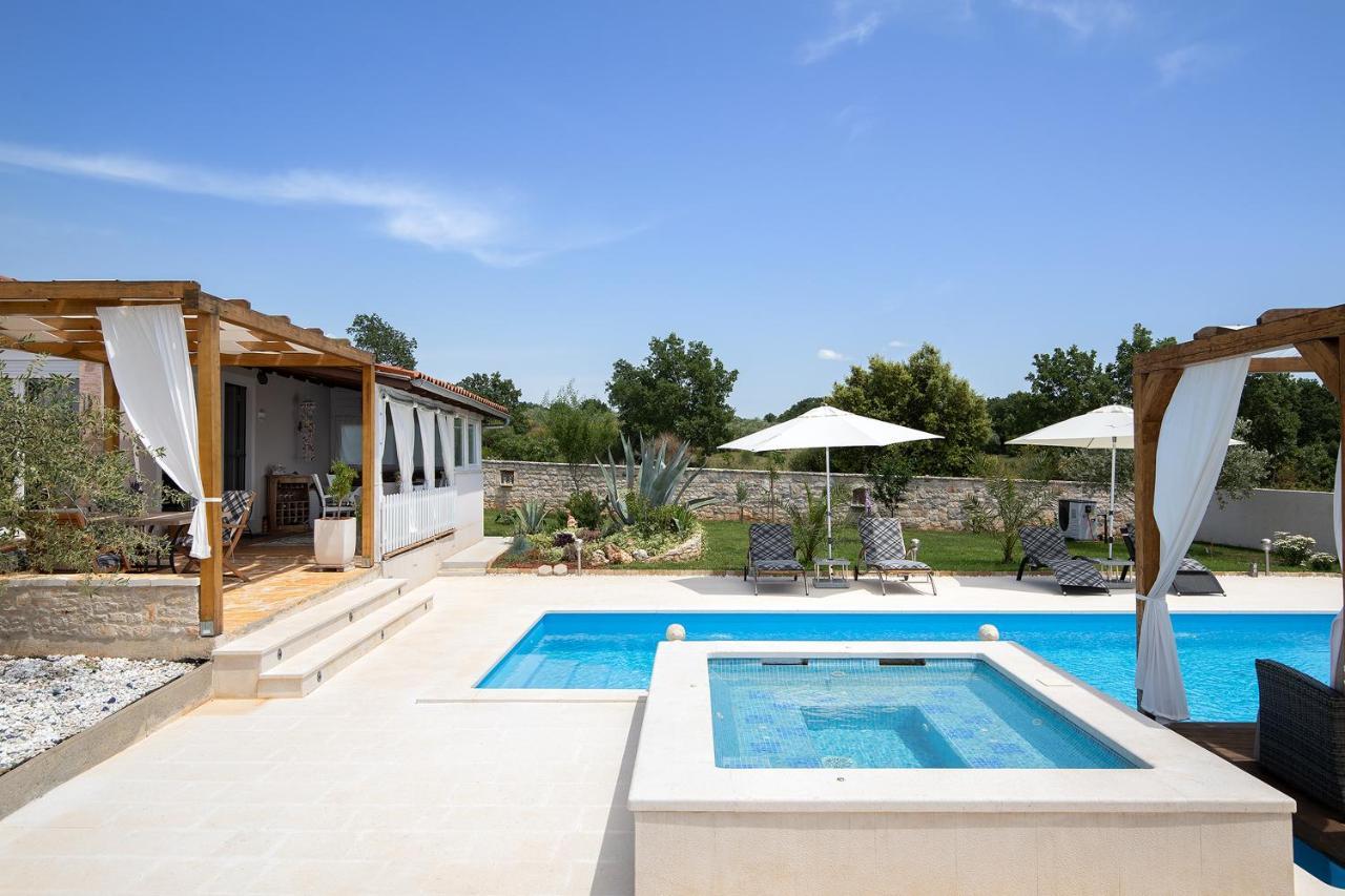 Holiday House Bilos 보드냔 외부 사진