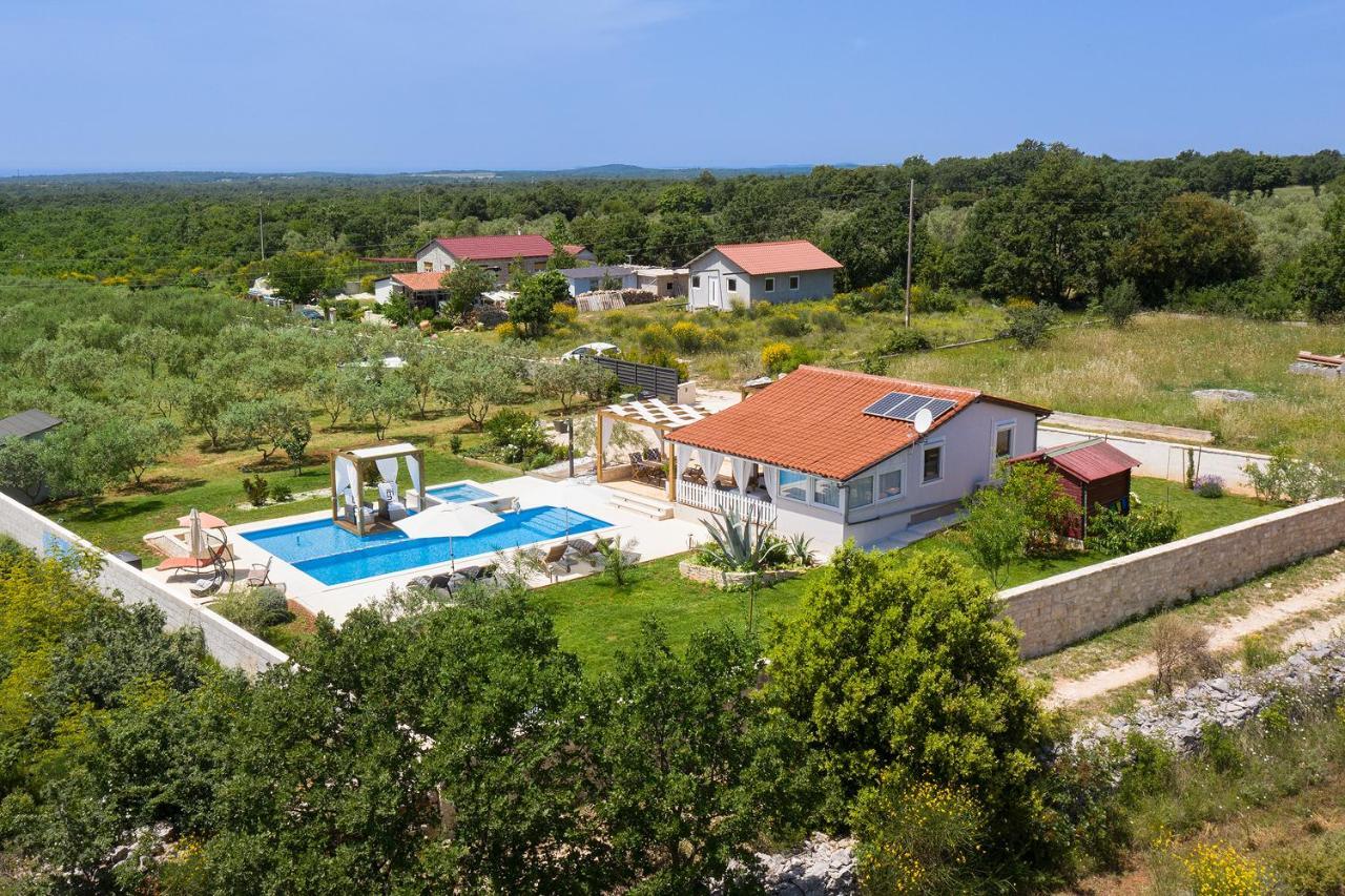 Holiday House Bilos 보드냔 외부 사진