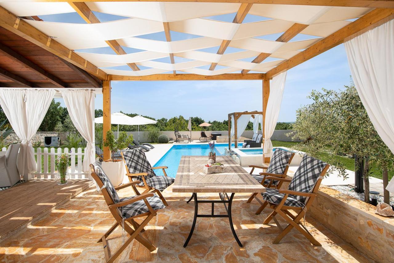 Holiday House Bilos 보드냔 외부 사진