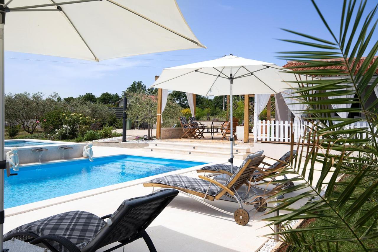Holiday House Bilos 보드냔 외부 사진
