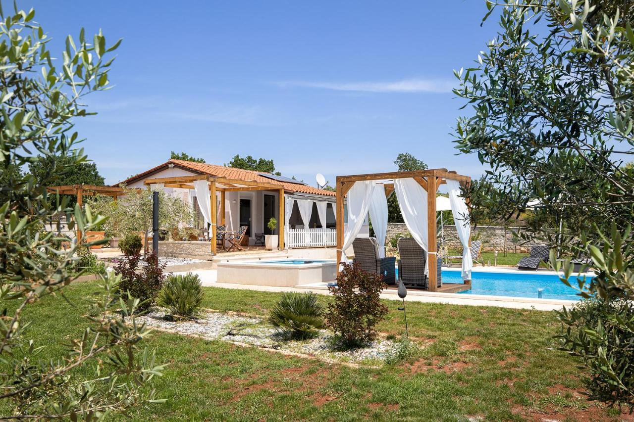 Holiday House Bilos 보드냔 외부 사진