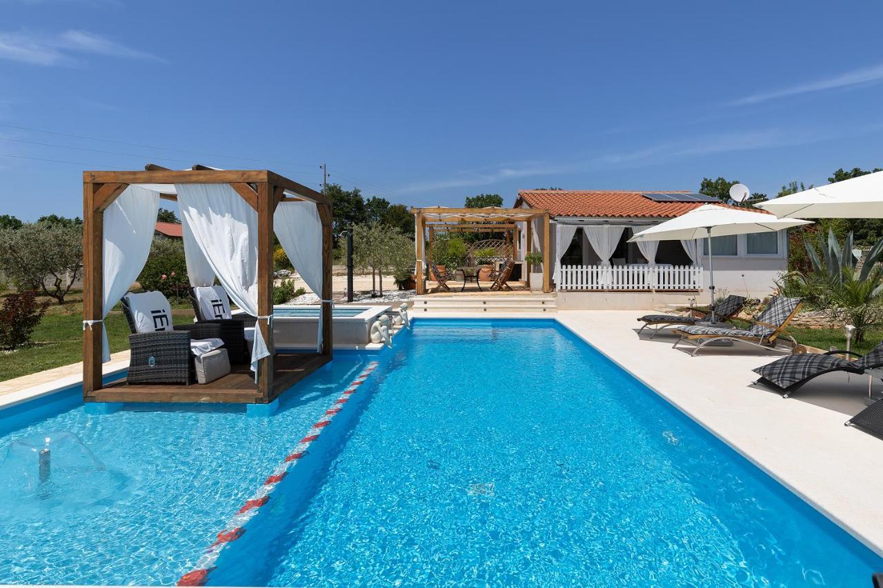 Holiday House Bilos 보드냔 외부 사진