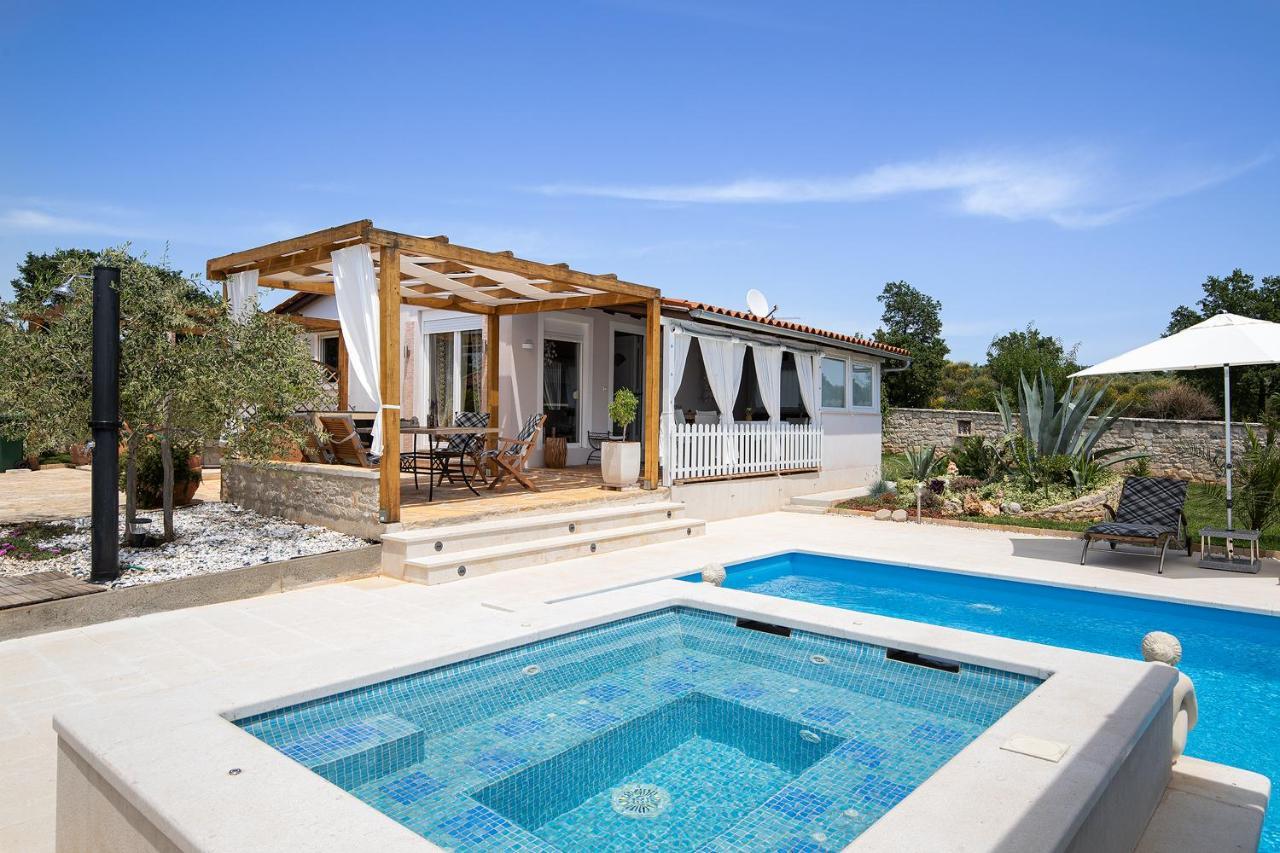 Holiday House Bilos 보드냔 외부 사진